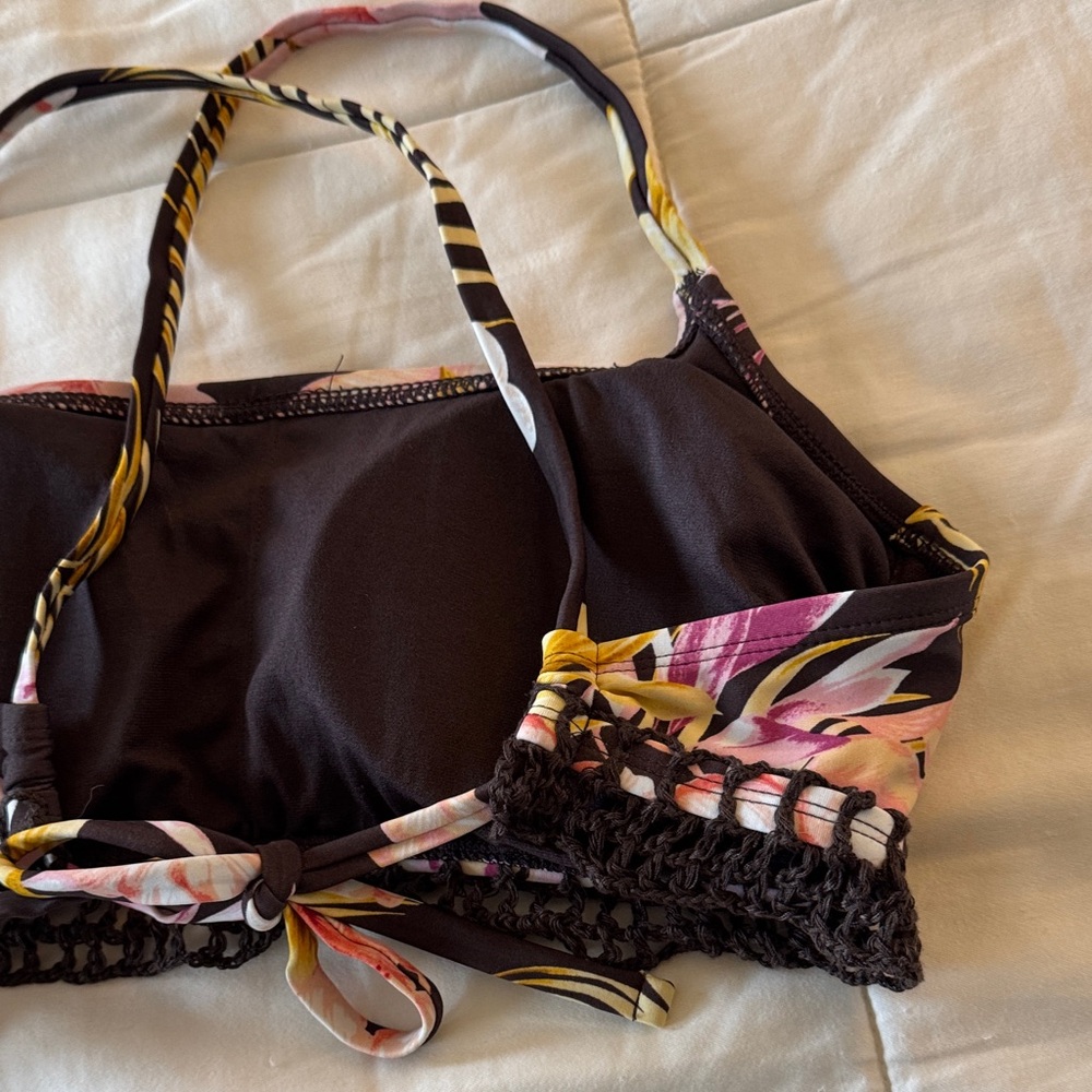 Xhilaration Floral Bikini Top with Crochet Detail Size D/DD - Picture 4 of 6